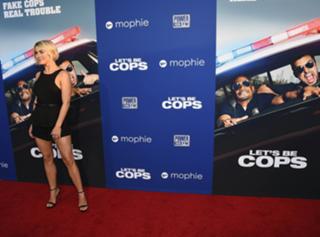 Julianne Hough feet photo thumbnail