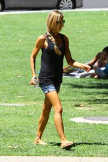 Denise Richards feet photo thumbnail