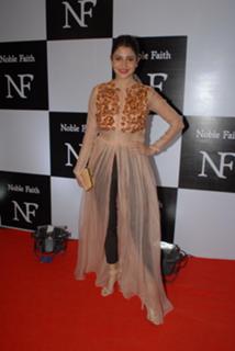 Anushka Sharma feet photo thumbnail