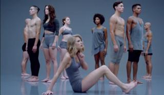 Taylor Swift feet photo thumbnail