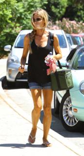 Denise Richards feet photo thumbnail