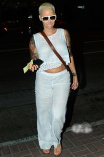 Amber Rose feet photo thumbnail