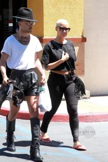 Amber Rose feet photo thumbnail