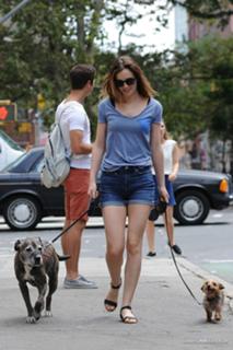 Leighton Meester feet photo thumbnail