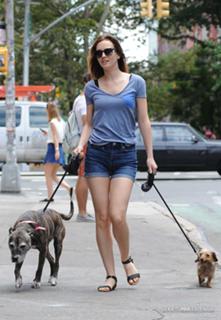 Leighton Meester feet photo thumbnail