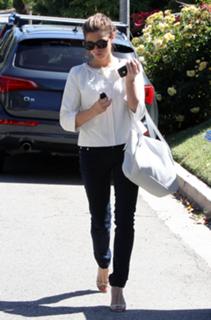 Ashley Greene feet photo thumbnail