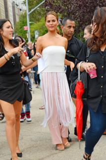 Chrissy Teigen feet photo thumbnail