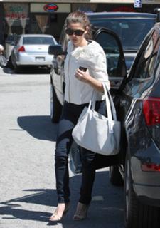 Ashley Greene feet photo thumbnail