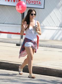 Lucy Hale feet photo thumbnail