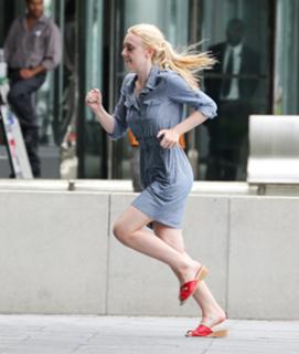 Dakota Fanning feet photo thumbnail