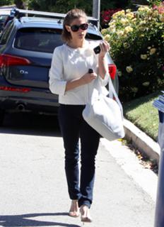 Ashley Greene feet photo thumbnail