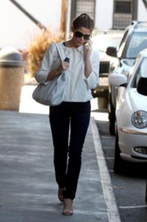 Ashley Greene feet photo thumbnail