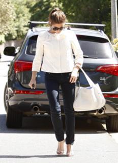 Ashley Greene feet photo thumbnail
