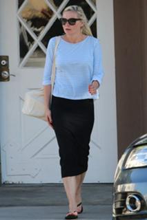 Kirsten Dunst feet photo thumbnail