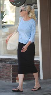 Kirsten Dunst feet photo thumbnail