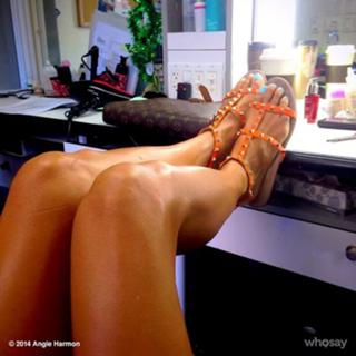Angie Harmon feet photo thumbnail