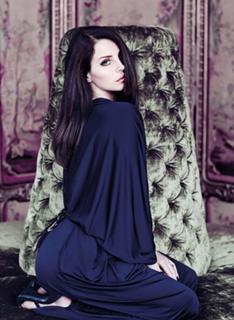 Lana Del Rey feet photo thumbnail