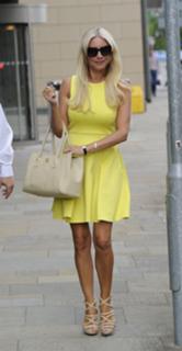 Denise Van Outen feet photo thumbnail