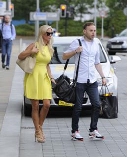 Denise Van Outen feet photo thumbnail