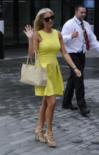 Denise Van Outen feet photo thumbnail