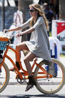 AnnaLynne McCord feet photo thumbnail