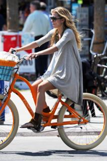 AnnaLynne McCord feet photo thumbnail