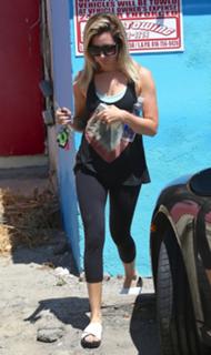 Ashley Tisdale feet photo thumbnail
