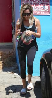 Ashley Tisdale feet photo thumbnail