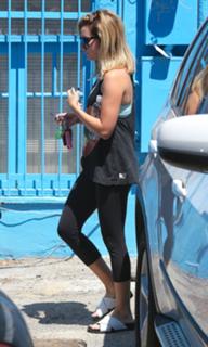 Ashley Tisdale feet photo thumbnail