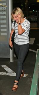 Julianne Hough feet photo thumbnail