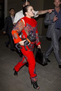 Lady Gaga feet photo thumbnail