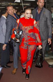 Lady Gaga feet photo thumbnail