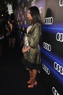 Zoe Saldana feet photo thumbnail