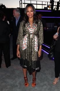 Zoe Saldana feet photo thumbnail