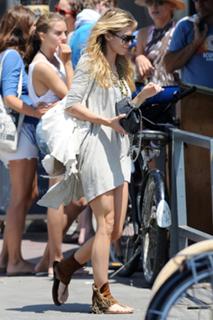 AnnaLynne McCord feet photo thumbnail