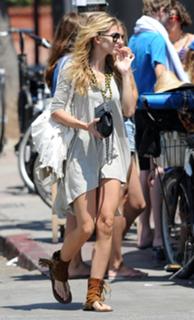 AnnaLynne McCord feet photo thumbnail