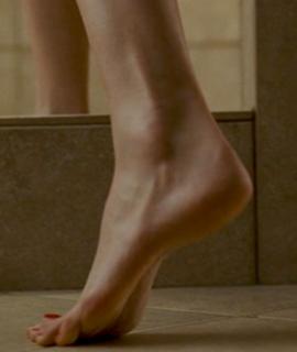 Elizabeth Banks feet photo thumbnail