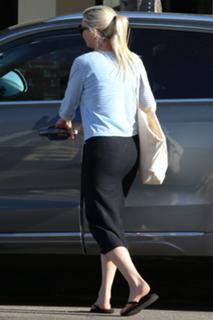 Kirsten Dunst feet photo thumbnail