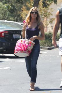 Denise Richards feet photo thumbnail