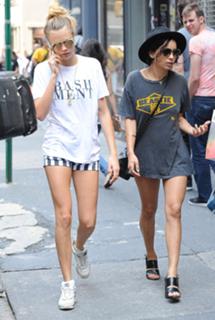 Zoë Kravitz feet photo thumbnail