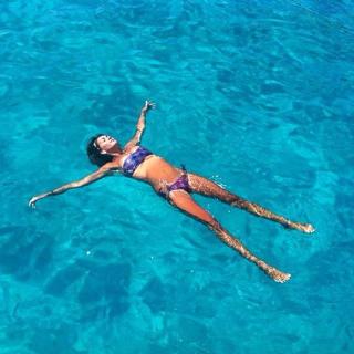 Melissa Satta feet photo thumbnail