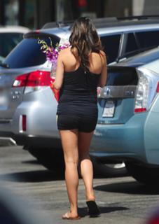 Mila Kunis feet photo thumbnail