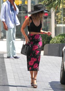 Vanessa Hudgens feet photo thumbnail
