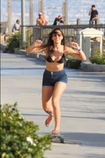 Bruna Marquezine feet photo thumbnail