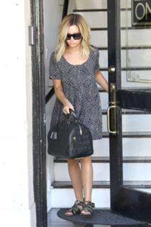 Ashley Tisdale feet photo thumbnail