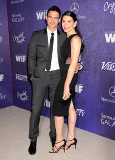 Julianna Margulies feet photo thumbnail