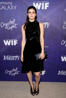 Alexandra Daddario feet photo thumbnail