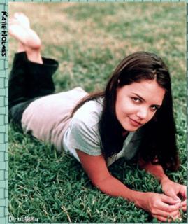 Katie Holmes feet photo thumbnail