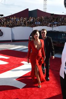 Demi Lovato feet photo thumbnail
