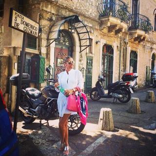 Adriane Galisteu feet photo thumbnail